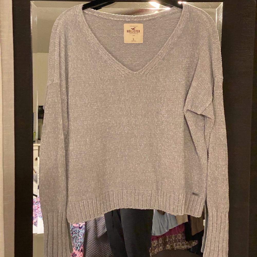 super soft cropped v-neck grey sweater